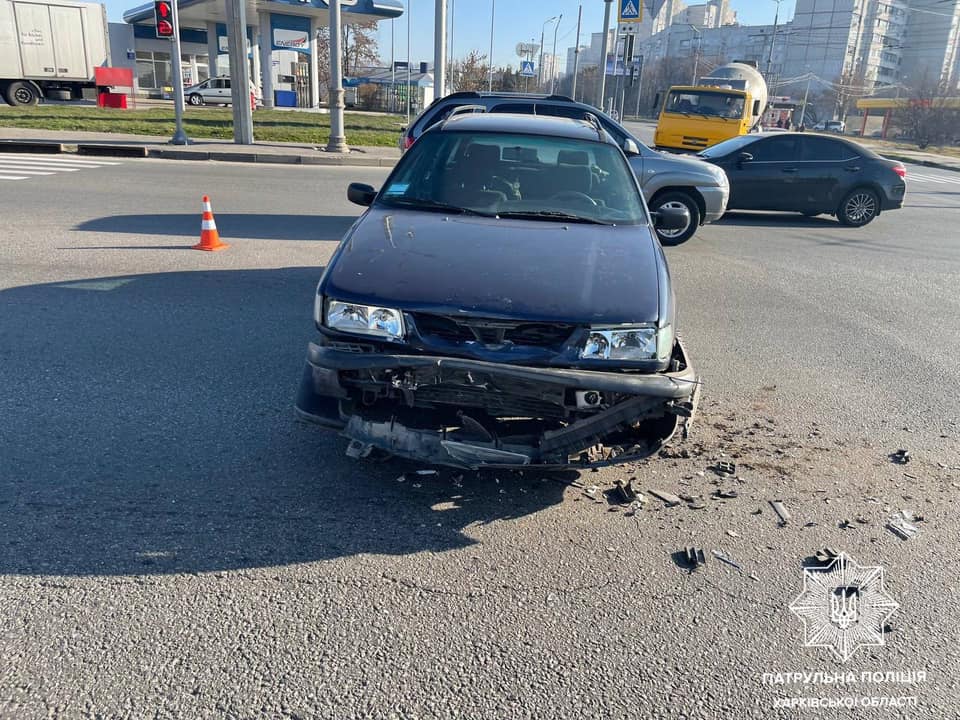 ДТП Харьков: на перекрестке ул. Ужвий и Сердюка столкнулись авто Volkswagen и Cherry